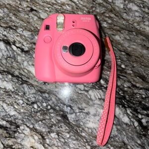 Fujifilm Instax Mini 9 in Bright Pink